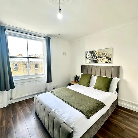 Spacious 4- Bedroom Flat! Kings Cross, St Pancras Apartment *