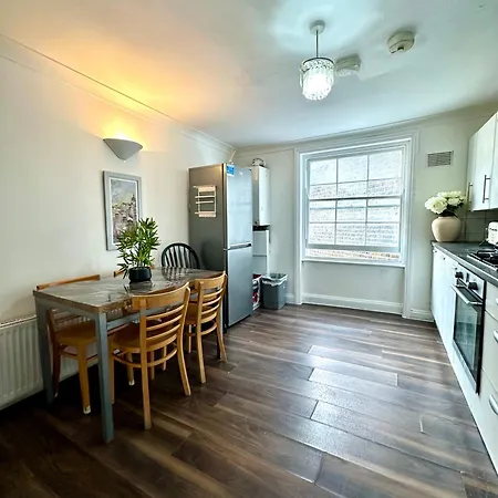 Apartment Spacious 4- Bedroom Flat! Kings Cross, St Pancras *