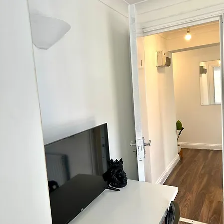 Spacious 4- Bedroom Flat! Kings Cross, St Pancras Apartment