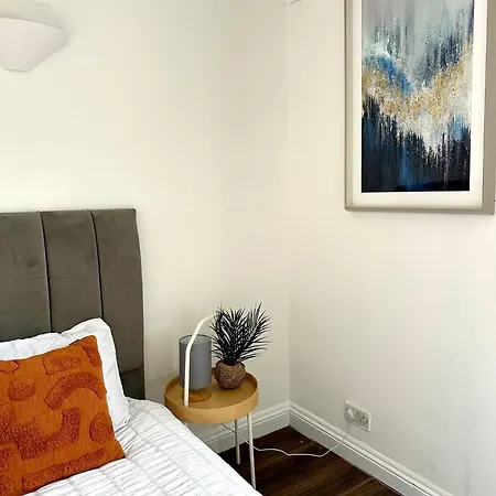 Spacious 4- Bedroom Flat! Kings Cross, St Pancras Apartment *