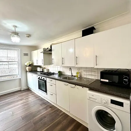 Spacious 4- Bedroom Flat! Kings Cross, St Pancras Apartment *