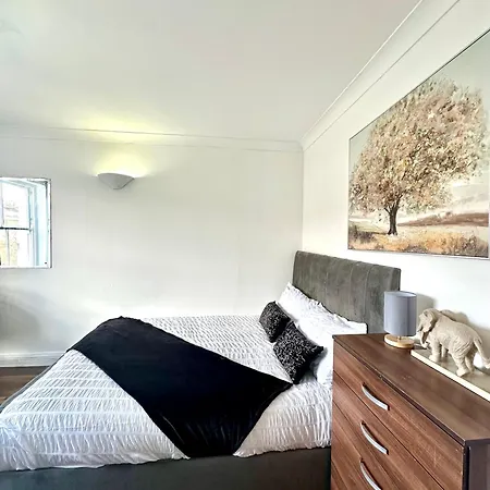 Spacious 4- Bedroom Flat! Kings Cross, St Pancras Apartment London