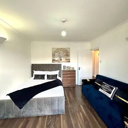Spacious 4- Bedroom Flat! Kings Cross, St Pancras Apartment *