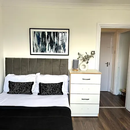 Spacious 4- Bedroom Flat! Kings Cross, St Pancras Apartment *
