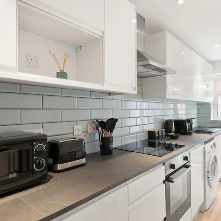 Stylish I Extended I Free Parking London