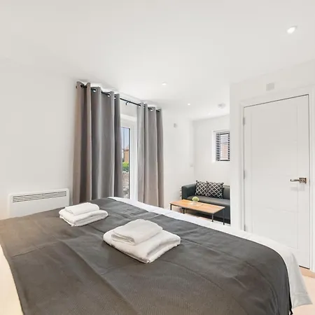 Apartment Stylish I Extended I Free Parking London