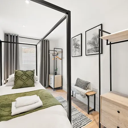 Stylish I Extended I Free Parking Apartment London