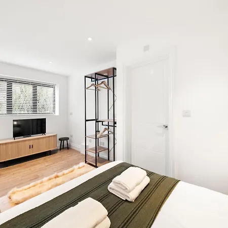 Appartement Chic 4 Bedroom I Extended Stays I Free Parking
