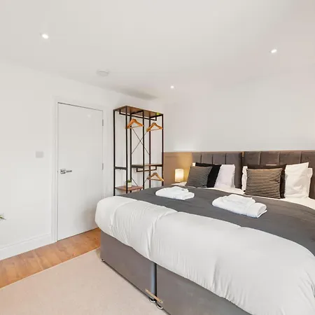 Stylish I Extended I Free Parking Apartment *