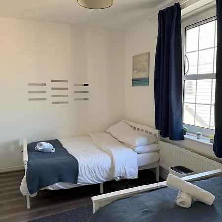 Modern Flat Overlooking Shoreditch * London