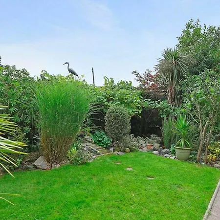 Holiday home House For 7, Garden With Pond, 20min From Heathrow
