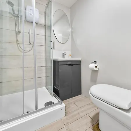 Cosy One Bedroom - Bridge Apartment *