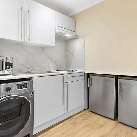 Cosy One Bedroom - Bridge Apartment *