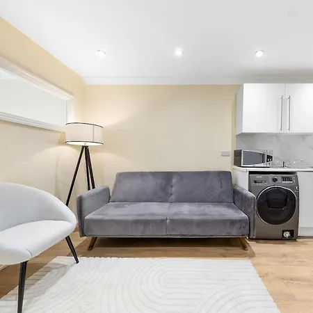 Cosy One Bedroom - Bridge Apartment *