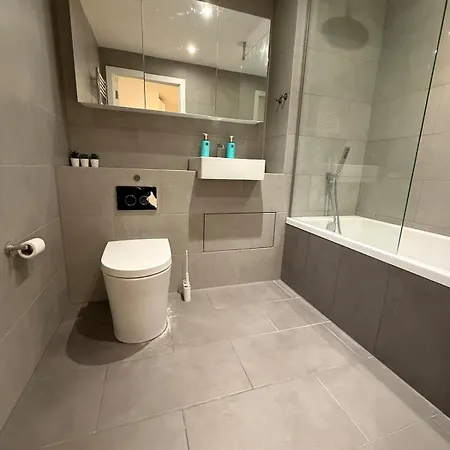 New 2 Bed Greenwich Apartment *