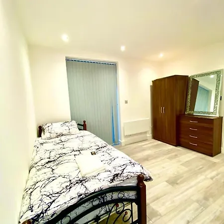 Apartment One Bedroom On Ground Floor In With Car Park