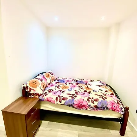 Apartment One Bedroom On Ground Floor In With Car Park *