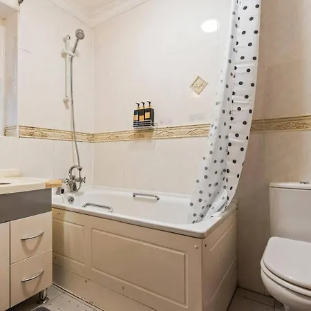 Exquisite 1br - Free Parking Only 5-mins Walk To Clapham Junction Station Apartment