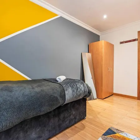 Apartment Exquisite 1br - Free Parking Only 5-mins Walk To Clapham Junction Station *