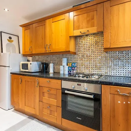 Exquisite 1br - Free Parking Only 5-mins Walk To Clapham Junction Station Apartment *