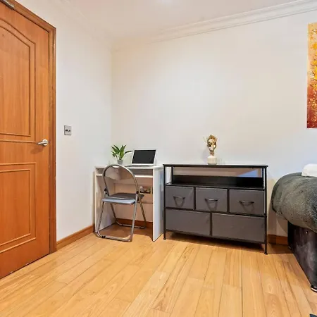 Exquisite 1br - Free Parking Only 5-mins Walk To Clapham Junction Station London