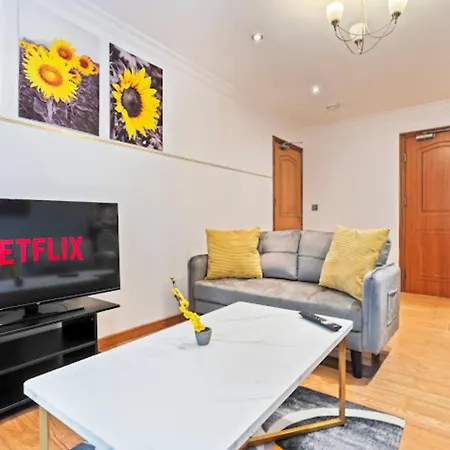 Exquisite 1br - Free Parking Only 5-mins Walk To Clapham Junction Station Apartment
