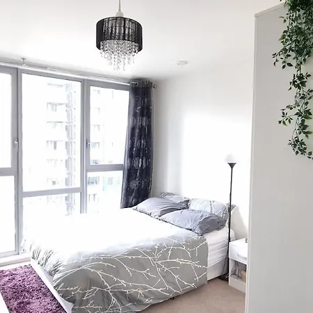 Apartment Stunning 2 Bedroom 2 Bathroom Flat With Panoramic View *