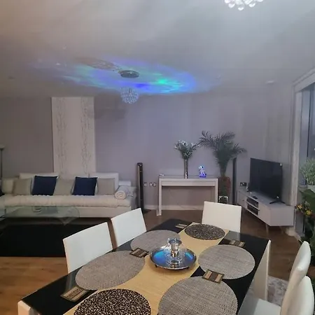 Apartment Stunning 2 Bedroom 2 Bathroom Flat With Panoramic View London