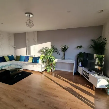 Apartment Stunning 2 Bedroom 2 Bathroom Flat With Panoramic View