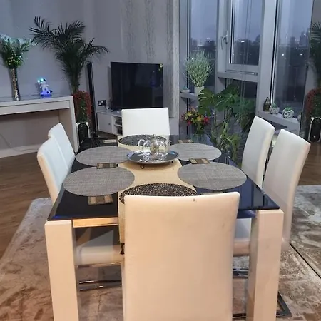Stunning 2 Bedroom 2 Bathroom Flat With Panoramic View * London