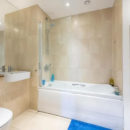 Stunning 2 Bedroom 2 Bathroom Flat With Panoramic View