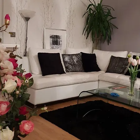 Stunning 2 Bedroom 2 Bathroom Flat With Panoramic View * London