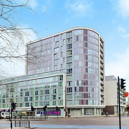 Apartment Stunning 2 Bedroom 2 Bathroom Flat With Panoramic View *
