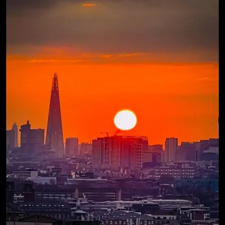 Stunning 2 Bedroom 2 Bathroom Flat With Panoramic View London