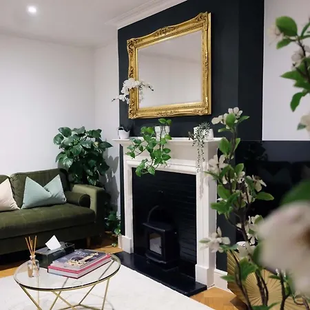 Lux & Stylish 2-bed Flat In West Kensington Apartment London