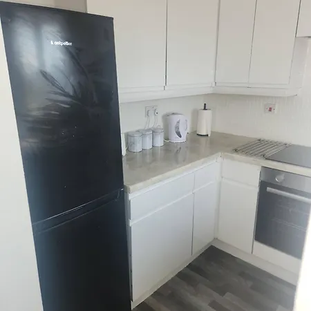 Serene Retreat - 2 Bedroom Flat For Rent Apartment *