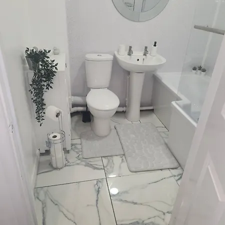 Apartment Serene Retreat - 2 Bedroom Flat For Rent *