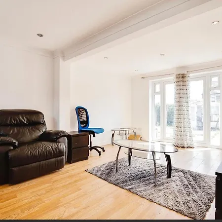 度假居 3-bed Apt-15 Mins To Heathrow-pet-friendly-parking *