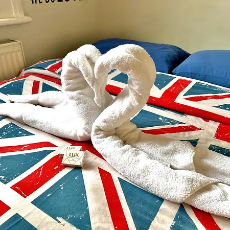 Saint Backpackers Hostel *