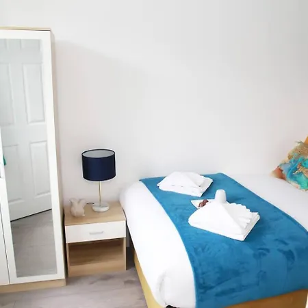 Holiday home Deluxe 4-bed House Close2 Wembley Stadium