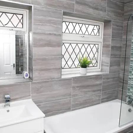 Holiday home Deluxe 4-bed House Close2 Wembley Stadium *