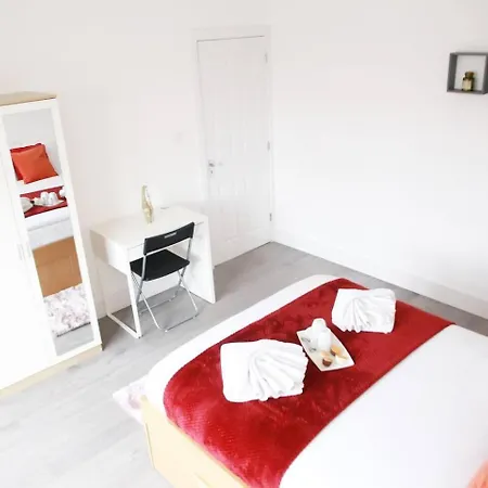 Holiday home Deluxe 4-bed House Close2 Wembley Stadium