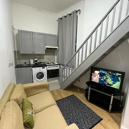 Apartment Modern Queenspark London