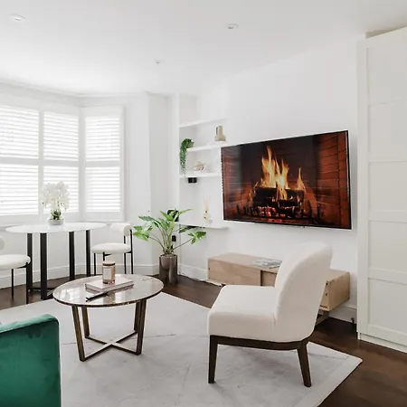 Specious Bright Flat With Garden In * London