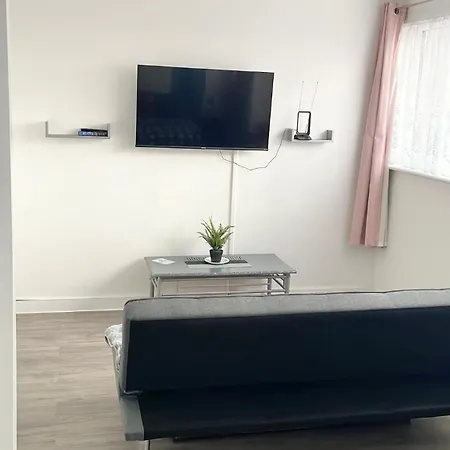 Penn Gardens Flat 1 - 2 - 3 & 4 Apartments