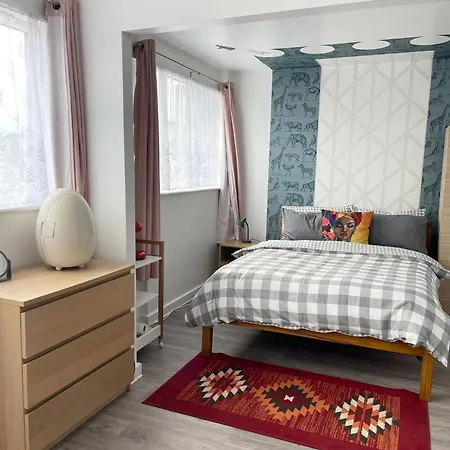 Apartment Penn Gardens Flat 1 - 2 - 3 & 4 Apartments *