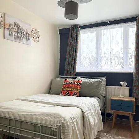 Penn Gardens Flat 1 - 2 - 3 & 4 Apartments *