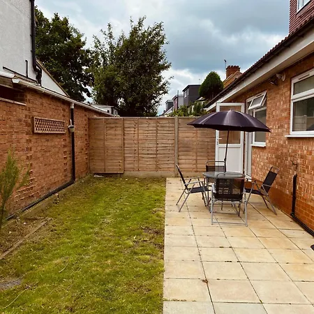Apartment Modern 1-bed 30min To & Parking London
