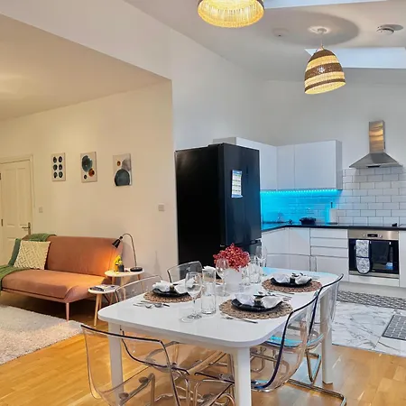 Modern 1-bed 30min To & Parking * London