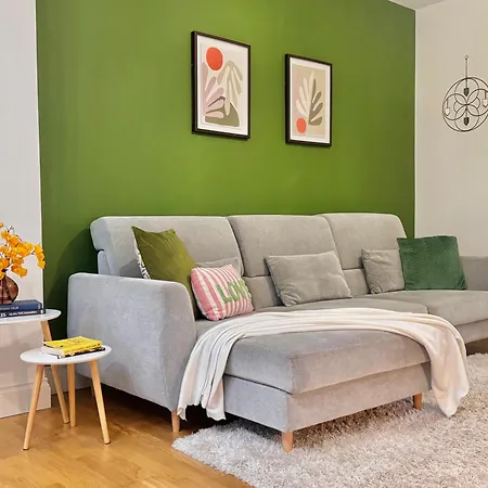 Apartment Modern 1-bed 30min To & Parking